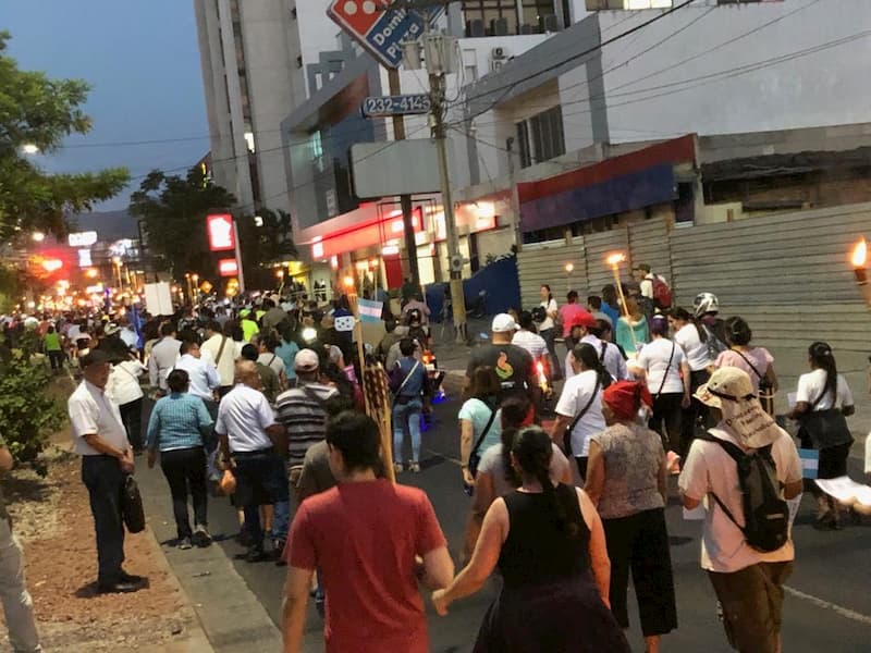 protestas antorchas indignados