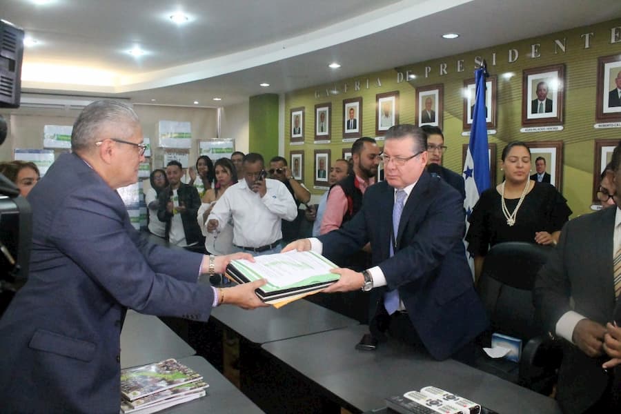 entrega de firmas de la nueva ruta