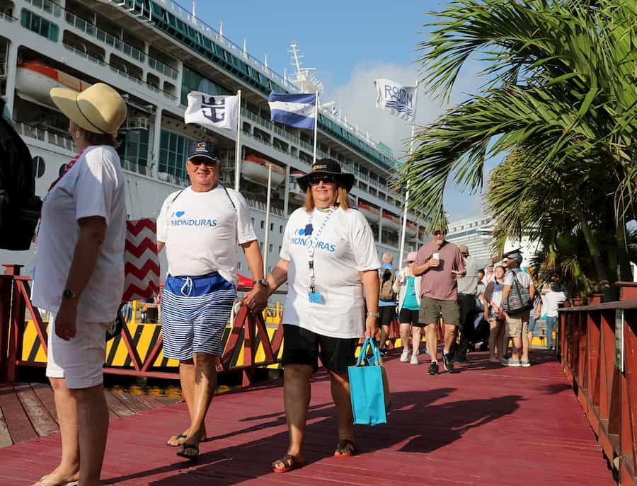 cruceros llega a roatán2