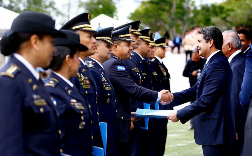 presidente y taza de seguridad