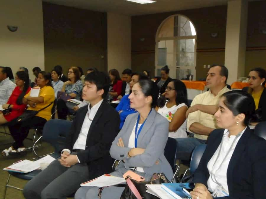 3. Funcionarios de JICA contrapartes hondureñas y entidades financieras asistieron al evento.