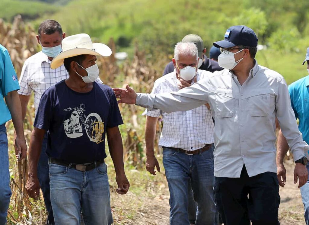 Mario Diaz y presidente Hernandez