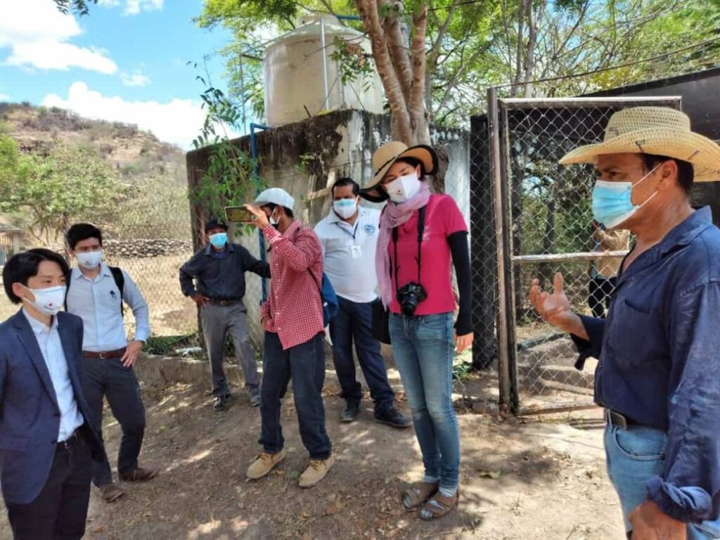 1. Autoridades japonesas y hondurenas visitan in situ Proyecto Promocion de Huertos Familiares para el Mejoramientode Salud Nutricion y Calidad de Vida