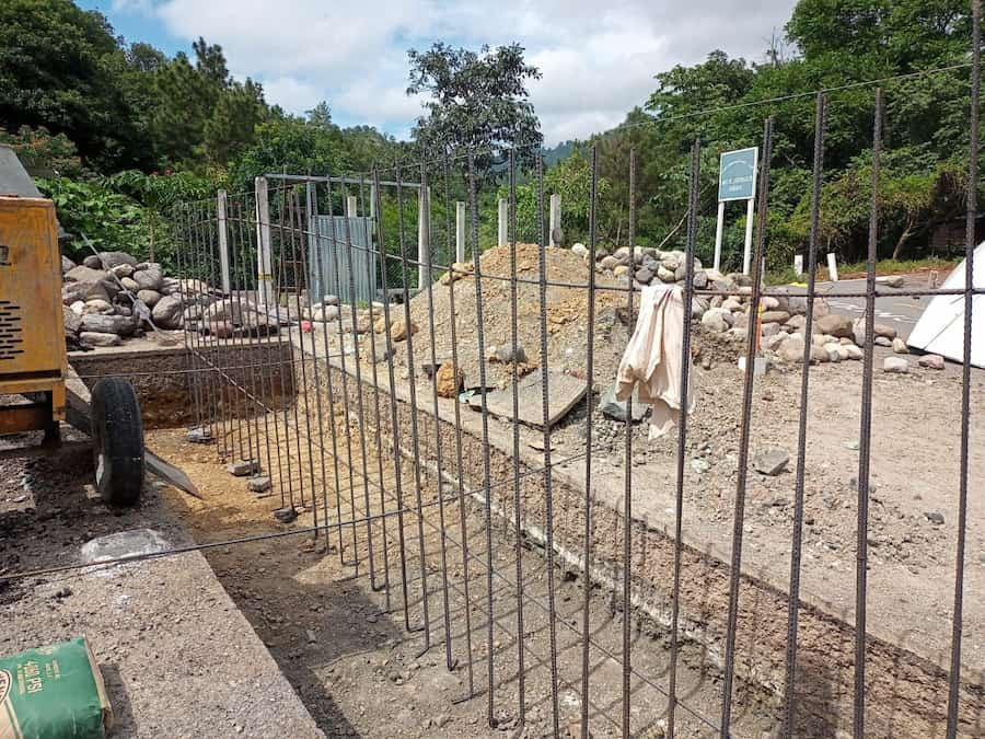 OBRAS DE PUENTE EN AGUA CALIENTE 2