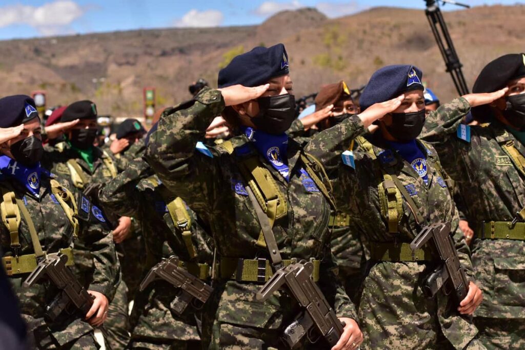 Militares mujeres